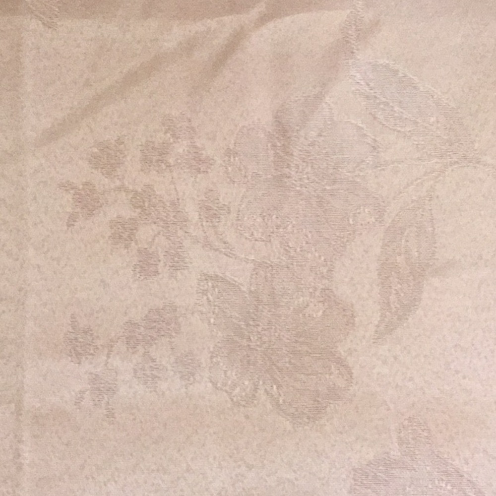 Tablecloth - Picture 4 of 4